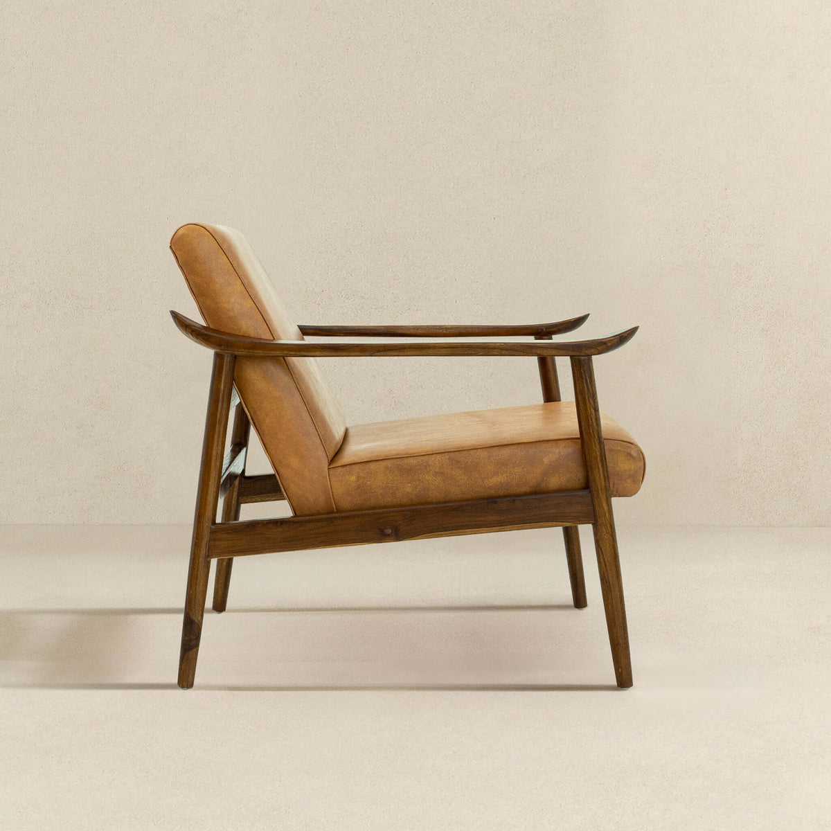 THE FURNITURE CO. Lounge Chairs Luxury Antique Tan Leather Lounge Chair for Elegant Living Spaces