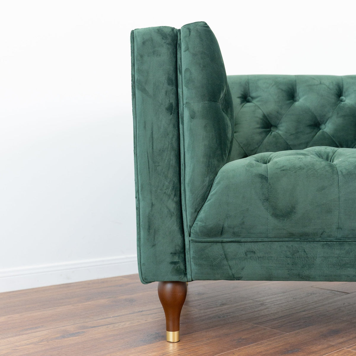 THE FURNITURE CO. Lounge Chairs Luxury Dark Green Velvet Lounge Chair for Elegant Living Spaces