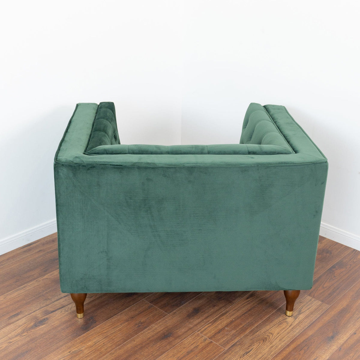 THE FURNITURE CO. Lounge Chairs Luxury Dark Green Velvet Lounge Chair for Elegant Living Spaces
