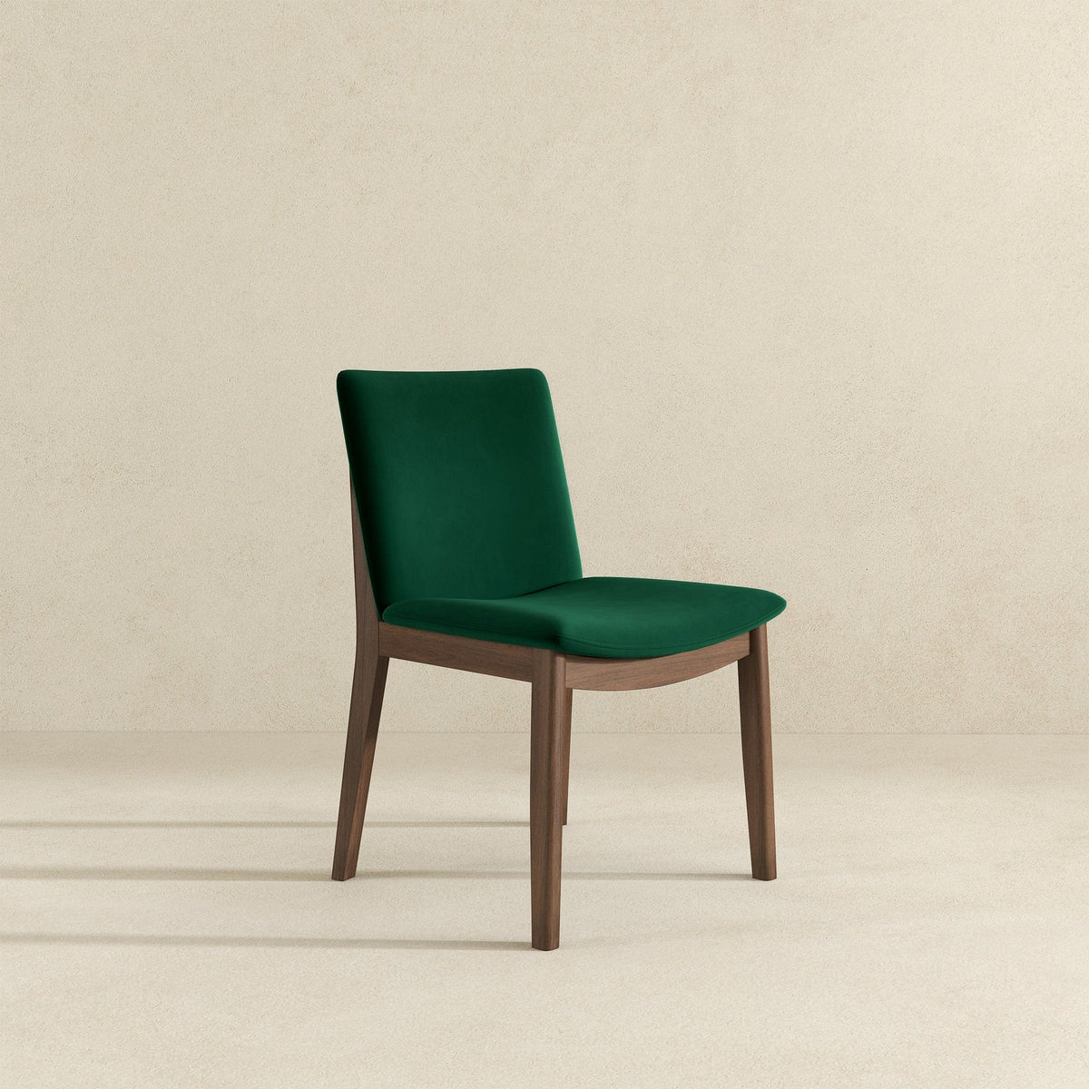 THE FURNITURE CO. Luxury Green Velvet Solid Wood Dining Chairs for Elegant Dining Spaces
