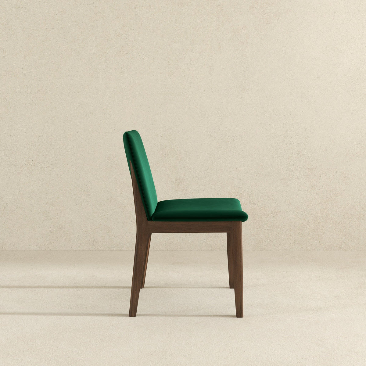 THE FURNITURE CO. Luxury Green Velvet Solid Wood Dining Chairs for Elegant Dining Spaces