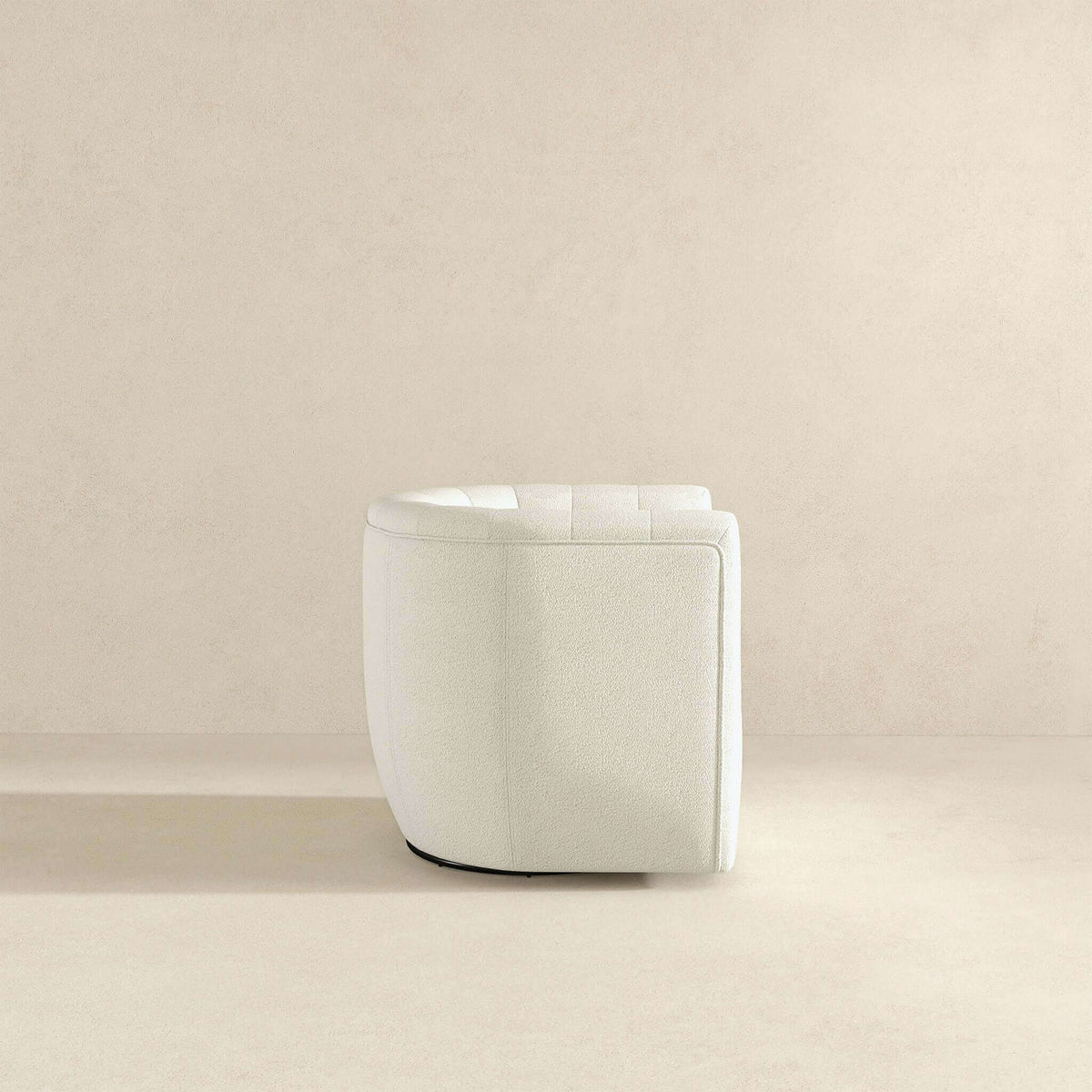 THE FURNITURE CO. Swivel Chair Luxury Cream Boucle Swivel Chair for Elegant Living Spaces