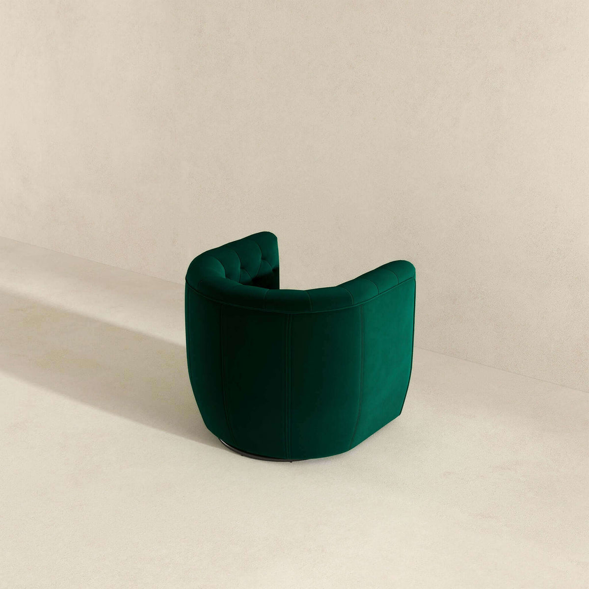 THE FURNITURE CO. Swivel Chair Plush Green Velvet Swivel Chair for Elegant Living Spaces