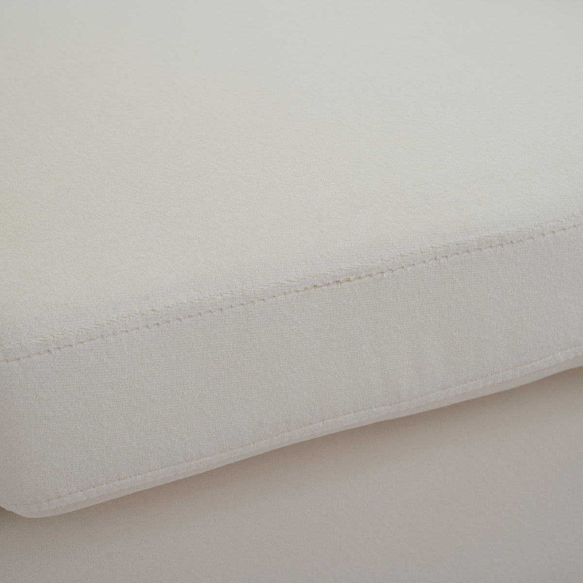 THE FURNITURE CO. Swivel Chair White Velvet Swivel Chair with 360° Rotation and Cushioned Comfort