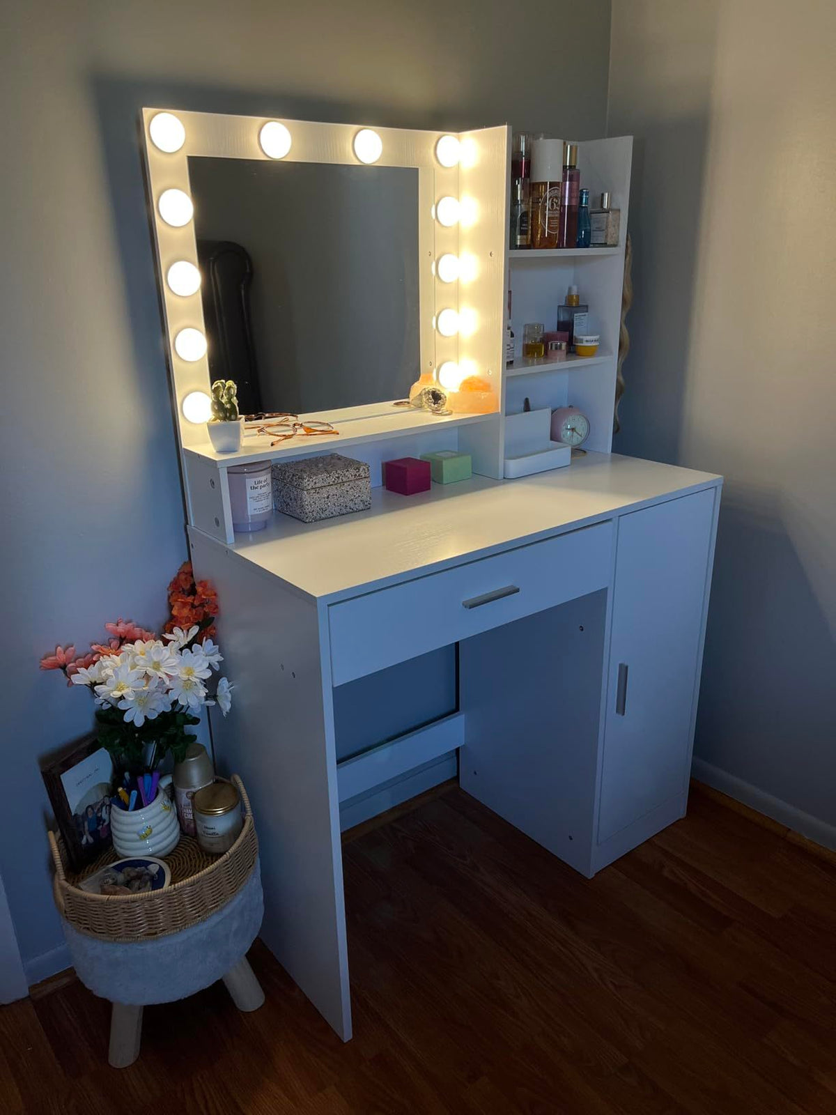 THE FURNITURE CO. Vanity Default Vanity Desk with Mirror &amp; Light, Large Drawer Storage Dresser, 3 Adjustable Brightness Modes, Elegant Bedroom Dressing Table In White