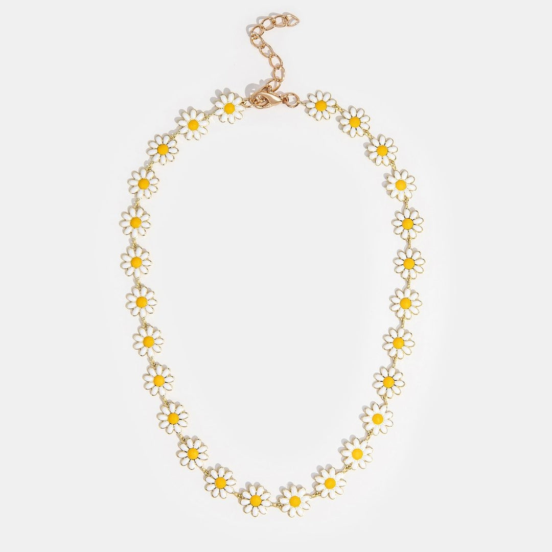 Lilith White Daisy Necklace