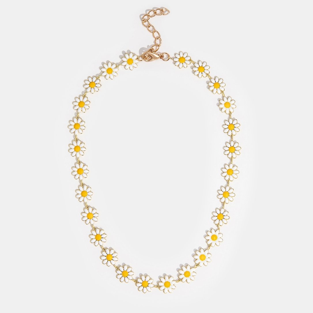 Lilith white daisy necklace