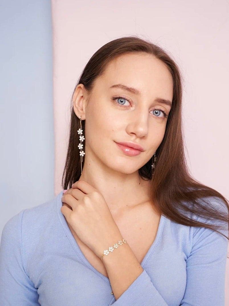 White Flower Gold Thread Earrings