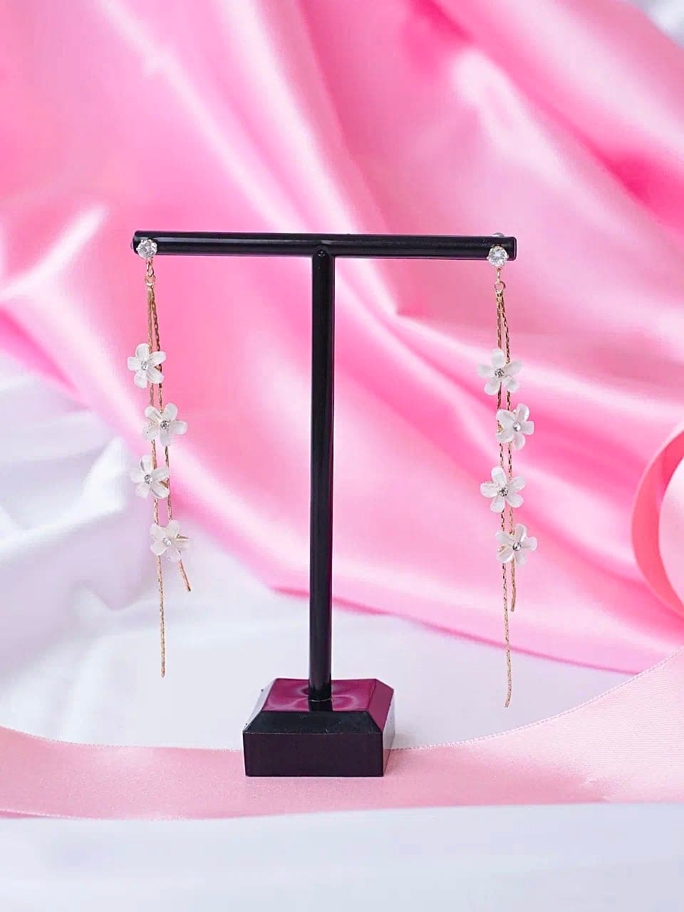 White Flower Gold Thread Earrings