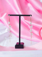 Load image into Gallery viewer, White Flower Gold Thread Earrings
