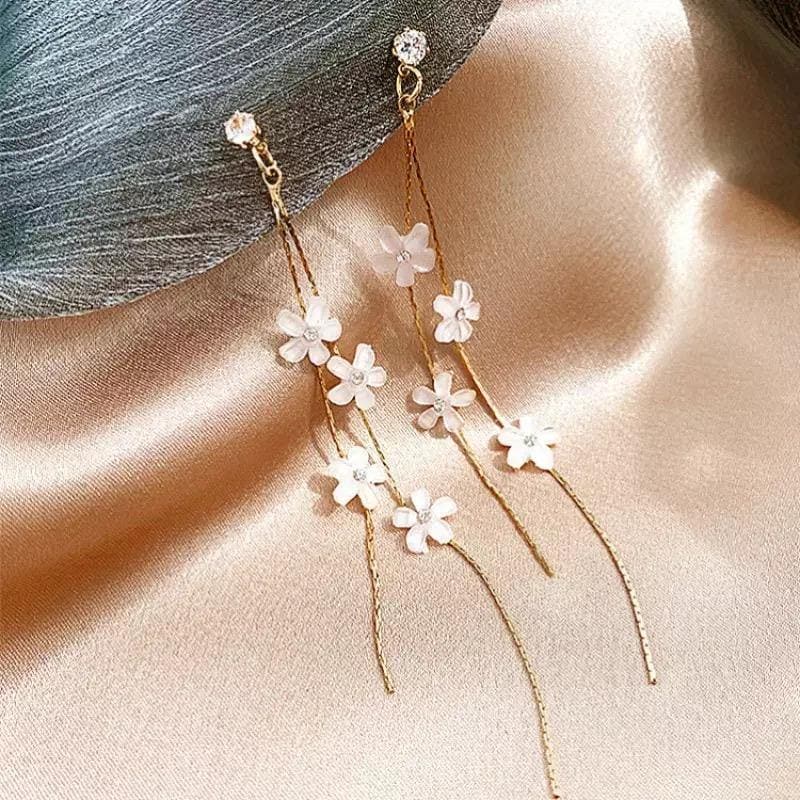 White Flower Gold Thread Earrings