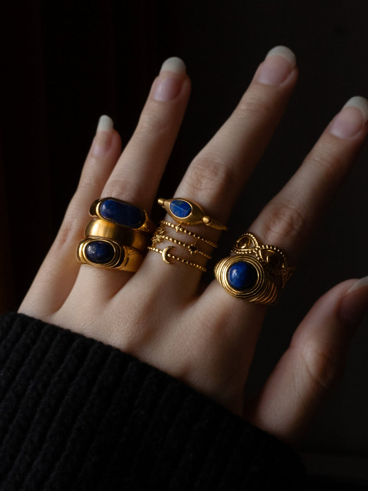 Aria blue stone smooth gold ring